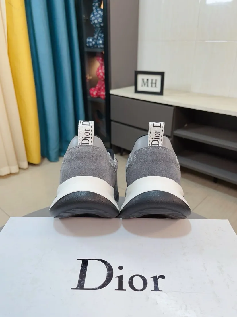 Men's men's shoes 💰440🌹🌹【Dior】Best-selling official website world premiere🔝High-end men's shoes brand official website latest series: The upper is made of imported cowhide with specially designed fabrics➕Mesh breathable lining. Make walking more convenient and comfortable! Compared with the official quality, Midea’s 1:1 replica. Create a fashionable personality to set off your uniqueness! A must-have for trendy men! Classic style. Men's sizes: 38-44.